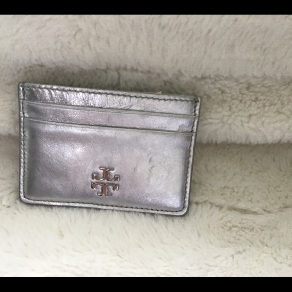 Tory Burch Robinson Leather Card Case in Sliver.